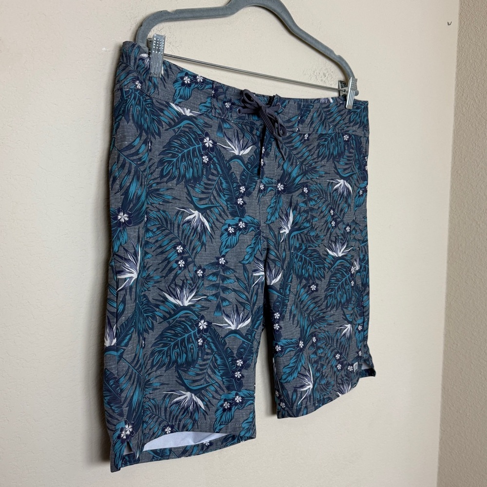 Travis Mathew’s Board Shorts Blue Floral | 35 - Picture 2 of 7